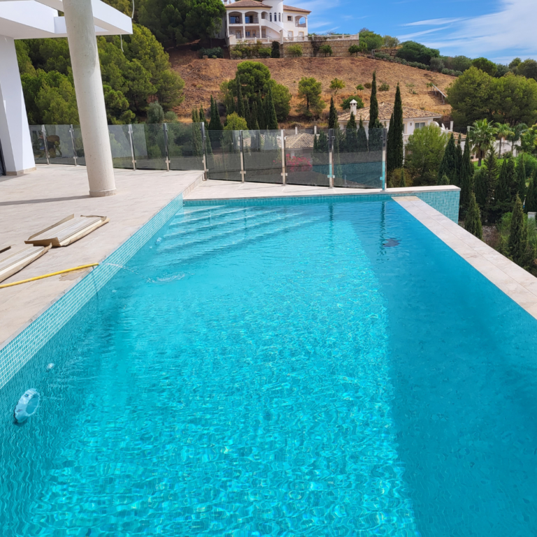 Construcción de piscinas en Fuengirola: Consejos para crear tu oasis perfecto
